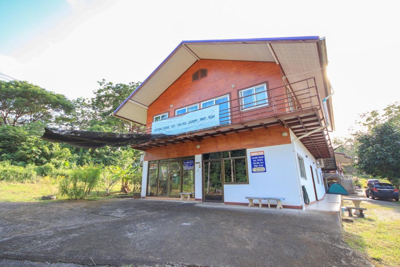 Готель Oyo 75373 Chamil House Nai Harn Екстер'єр фото
