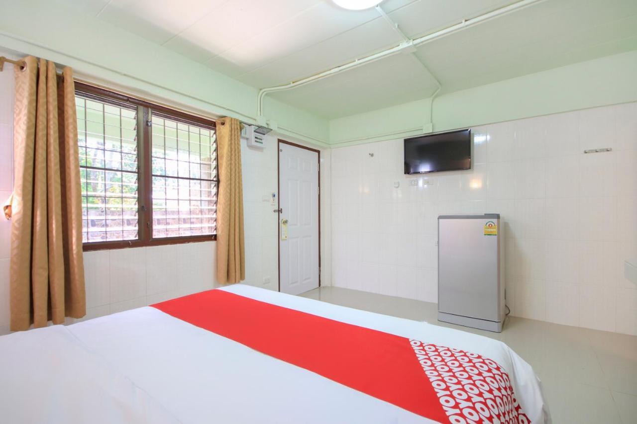 Готель Oyo 75373 Chamil House Nai Harn Екстер'єр фото