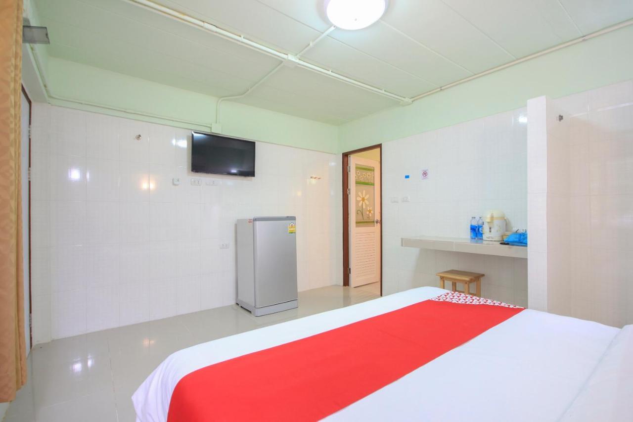 Готель Oyo 75373 Chamil House Nai Harn Екстер'єр фото